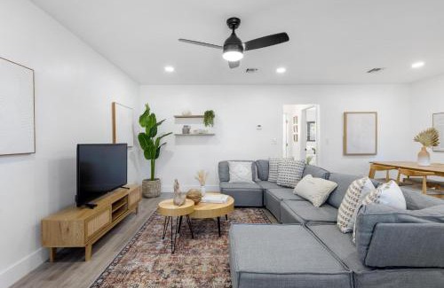 Poinsettia Heights Apartment | Alani Bay Designer Condos