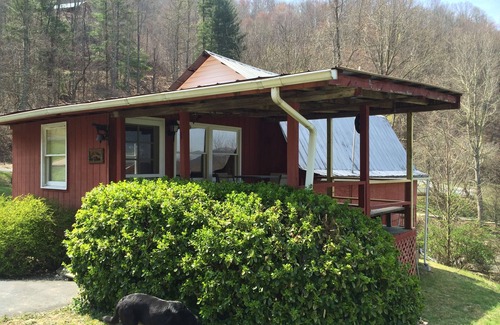 Bryson City House | Alarka Cabin Guest House With Great Mountain Sunsets And WiFi Included