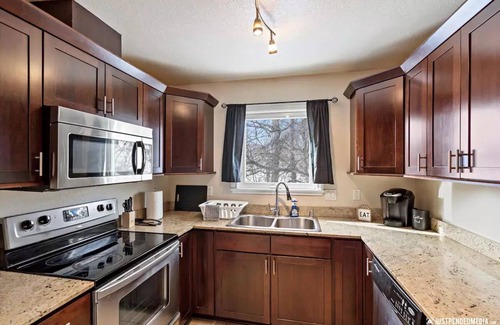 Downtown Anchorage House | Alaska Townhouse Getaway: Anchorage Cozy Retreat - Close to Downtown