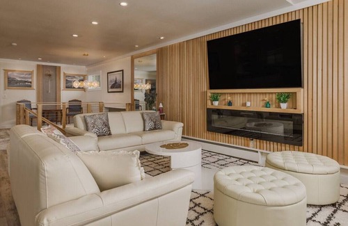 Campbell Park House | Alaskan Lakefront Luxury