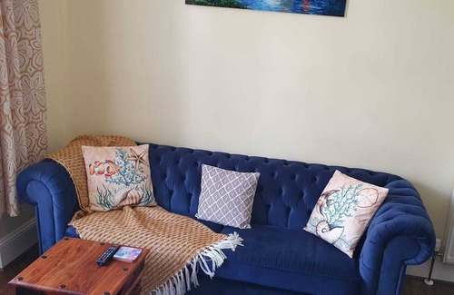 Central Aberdeen Apartment | Alastrean Apartment. Large flat, cosy & warm w/3 beds, 2 bath, free parking