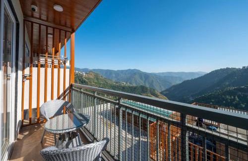 Shimla Apartment | Alaya Stays 2 BHK Apartment with Hill View - Cliff Crest
