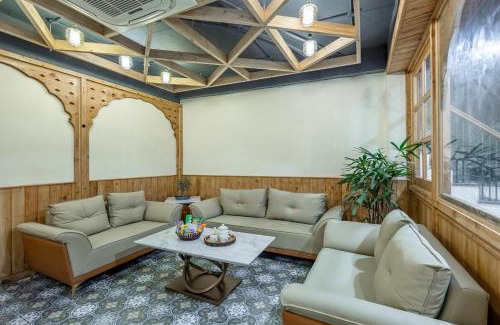 Shimla Apartment | Alaya Stays 3 BHK With Garden - Evaara Woods Breeze
