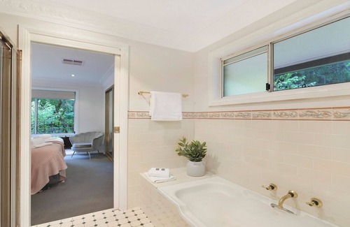 Bundanoon House | Alba Gardens – Private, leafy garden setting on over an acre