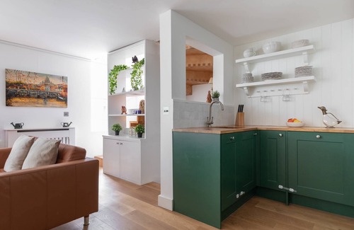 Colville Apartment | Alba Place III by onefinestay