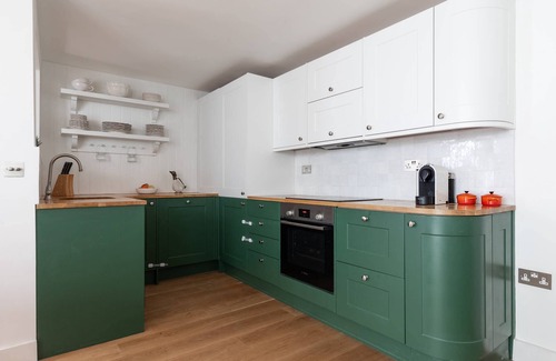 Colville Apartment | Alba Place III by onefinestay