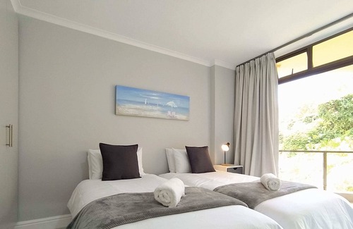 Robberg Beach Apartment | Alba Tramonto | 4 bed 3 bath - 100m Robberg Beach