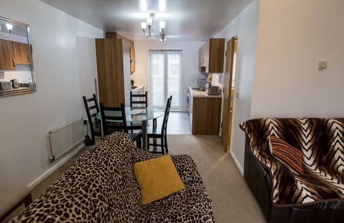 Salford House | Alban Townhouse, 1.5 miles from Manchester City Centre