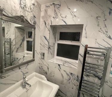 St. Pancras Bed & Breakfast | Albany Hotel