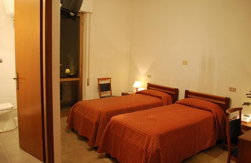 Castelnuovo Magra Hotel | Albergo Smeraldo