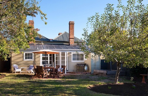 Daylesford House | Albert Cottage - charming miner's cottage in the heart of town