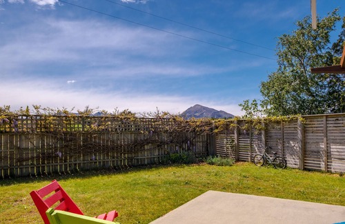 Albert Town Cottage | ALBERT TOWN RELAX - ALBERT TOWN HOLIDAY HOME, with a garden in Wanaka