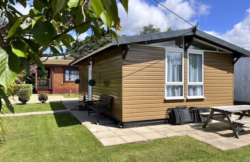 Heacham Cabin | Alberta Lodge, Cedar Springs, Heacham. Just a few minutes walk to the beach.
