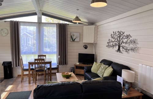 Heacham Cabin | Alberta Lodge, Cedar Springs, Heacham. Just a few minutes walk to the beach.