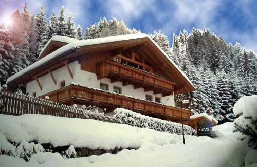 Heinfels Apartment | Alberta's Ferienhaus