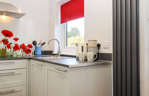 Battle Cottage | ALBIE’S END, character holiday cottage, with a garden in Battle