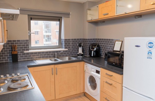 Wolverhampton Apartment | Albion Royale - 2 minute walk from the city centre! w/games!