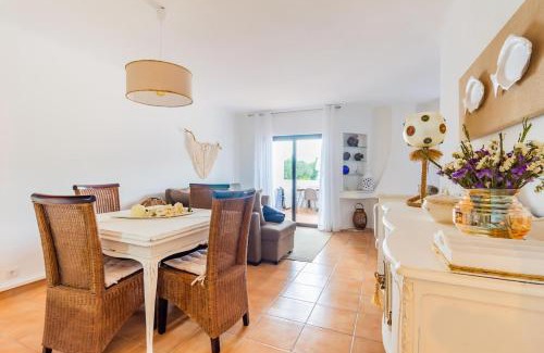 Alpouvar Apartment | Albufeira Family Oasis with Pool