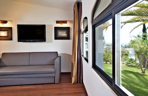 Albufeira Hotel | Albufeira Marina Haven! Outdoor Swimming Pool, Beach Access, Free Parking!