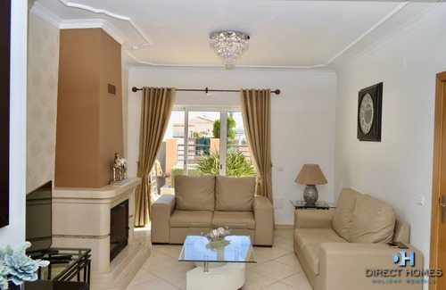 Correeira House | Albufeira V4 Townhouse With Private Swimming-pool
