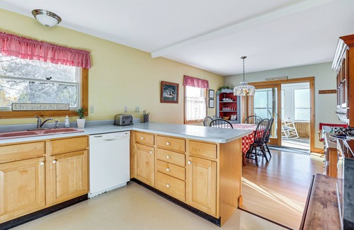 Alburg House | Alburgh Winter Escape on Lake Champlain!