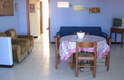 Alcamo Marina Apartment | Alcamo Marina: family house, that overlooks a few meters from the sea typical Sicilian dinner on the house .