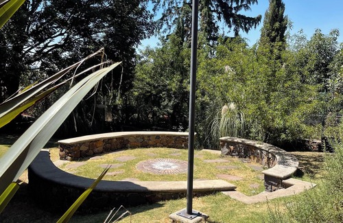 Mazamitla Cabin | Alcatraz Cabaña 100% de Lujo con Hermosas Fuentes y Jardines Iluminados