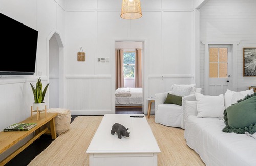 Knockrow House | Alcorn Cottage at Knockrow - Alcorn Cottage is your perfect Northern Rivers hinterland tree change farm stay getaway