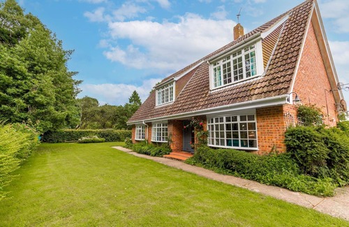 Irstead Cottage | Alderfen View | Fabulous 5-bed home with an outdoor swimming pool in the heart of The Norfolk Broads