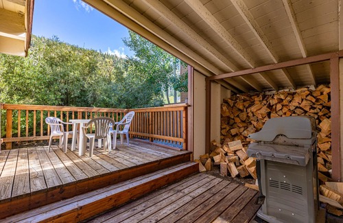 June Lake House | Alderman 2b - Two-bedroom pet-friendly bungalow.