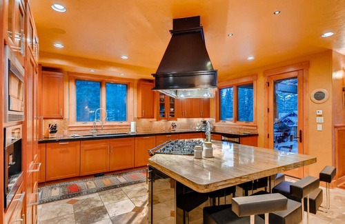 Keystone House | Alders Chalet: Private Hot Tub, Outdoor Fireplace, Theater, Sauna, Pizza Oven