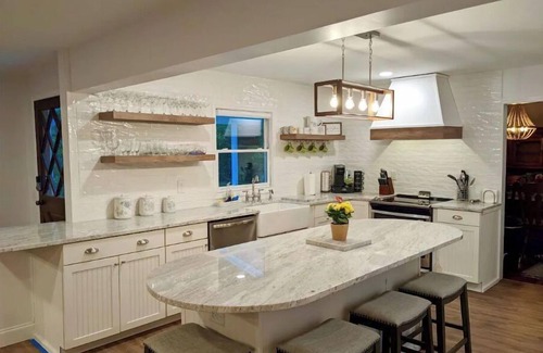 Clarkesville House | Alec Mountain Retreat-w/fresh blueberries for the picking & a dream kitchen!