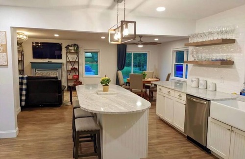 Clarkesville House | Alec Mountain Retreat-w/fresh blueberries for the picking & a dream kitchen!