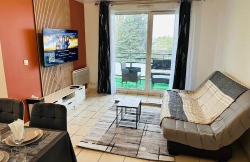 Fresnes Apartment | ALEJÒ-HOME, Séjour apaisant!