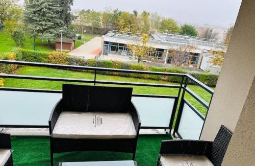 Fresnes Apartment | ALEJÒ-HOME, Séjour apaisant!