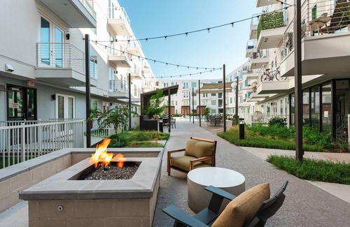 Windsor Park Apartment | Alex & Donato apt 4017