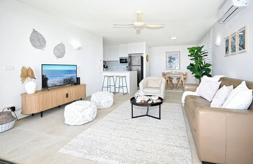 Sunshine Coast Apartment | Alex Heads, Prime Location, Stunning Views