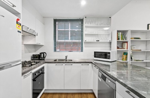 Crows Nest Apartment | ALEX6 - peaceful 1 bedroom in heart of Crows Nest