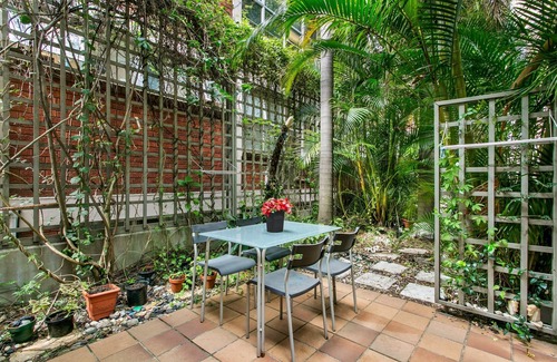 Crows Nest Apartment | ALEX6 - peaceful 1 bedroom in heart of Crows Nest