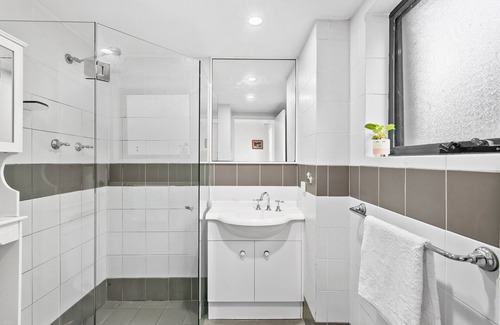 Crows Nest Apartment | ALEX6 - peaceful 1 bedroom in heart of Crows Nest