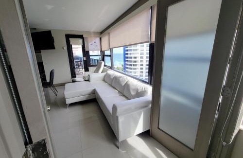 Mid Beach Apartment | Alexander14192