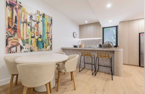 South Yarra Apartment | Alexandra Elegance Riverside Living in Style