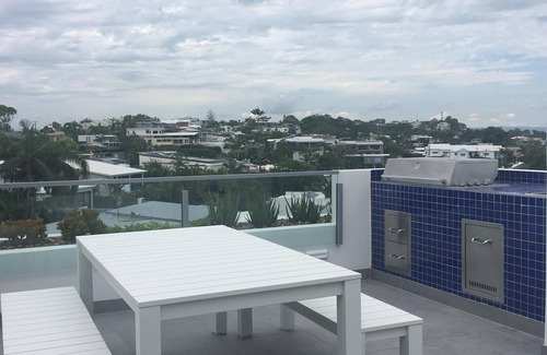Alexandra Headland Apartment | Alexandra Headlands Beachfront Apt Elysee No. 5