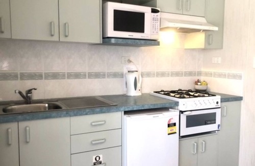 Alexandra Cabin | Alexandra Parklife. Studio 5