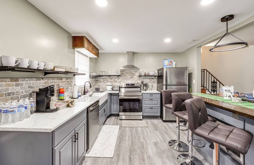 Mount Vernon House | Alexandria, Mt Vernon Home by Hikes, Bikes & Sites