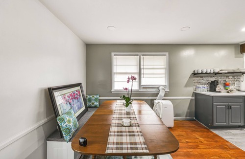 Mount Vernon House | Alexandria, Mt Vernon Home by Hikes, Bikes & Sites