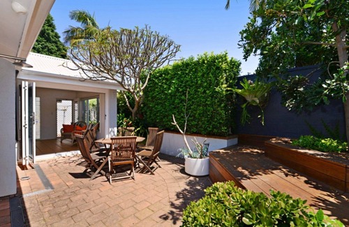 Copacabana House | Alfresco on the Hill - Plus a View!