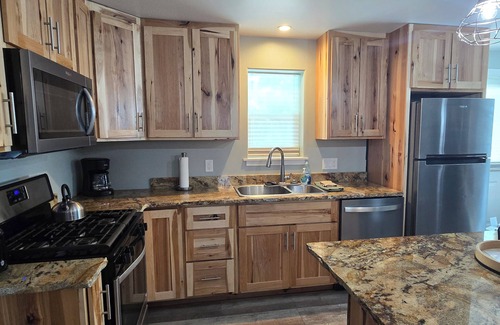 Cody House | Alger Hideaway- steps from historic downtown Cody