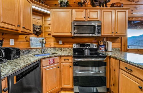 Gatlinburg - Pigeon Forge Cabin | Ali's Dream 3 Bedroom Cabin by RedAwning