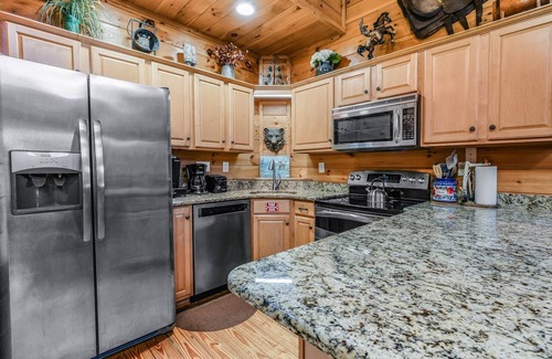 Gatlinburg - Pigeon Forge Cabin | Ali's Dream 3 Bedroom Cabin by RedAwning